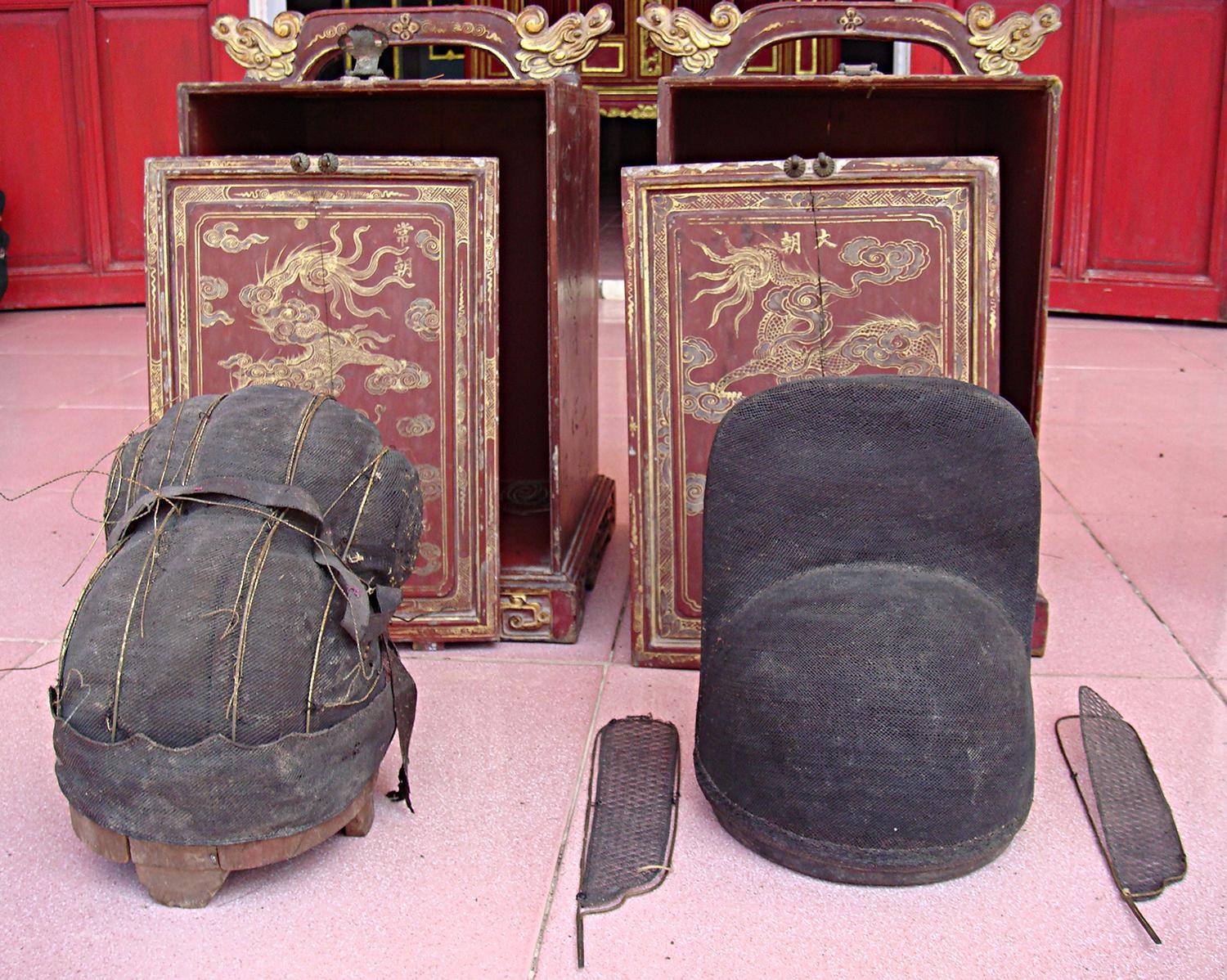 Hai mũ Phốc Tròn và mũ Văn Công của quan Nhất phẩm Cao Hữu Dực (1800 - 1859)  T.L VŨ KIM LỘC