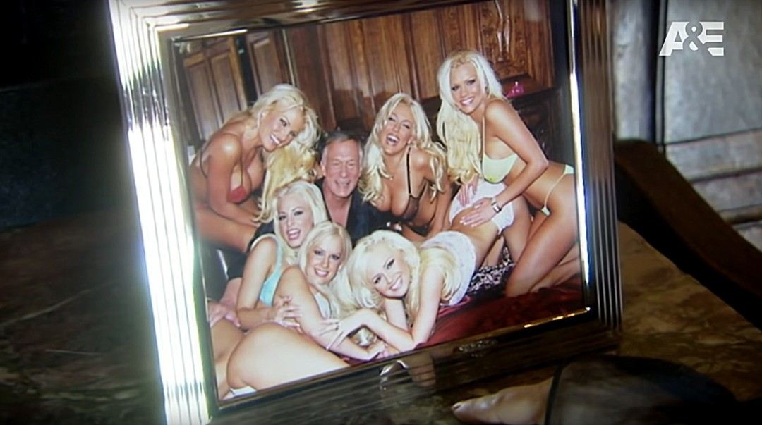 Ảnh chụp Hugh Hefner bên các người đẹp Playboy  PEOPLE