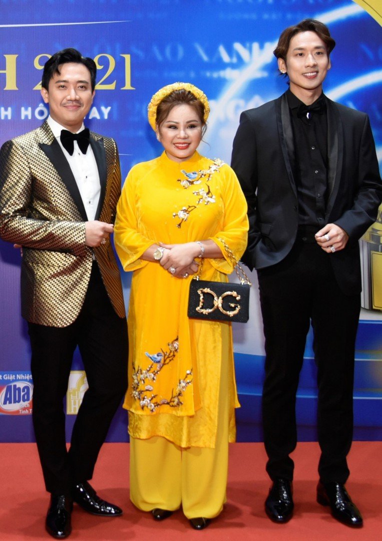 Trấn Thành cùng nghệ sĩ Lê Giang, diễn viên Tuấn Trần tại Ngôi sao xanh 2021  NSCC