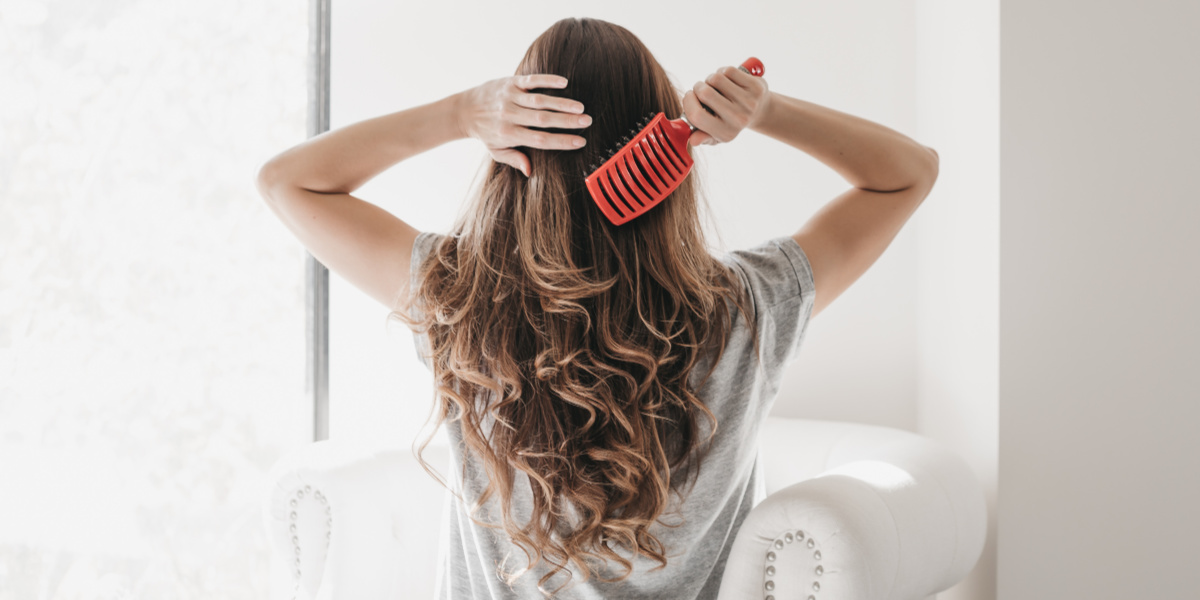 Nên gỡ rối tóc khi ướt hay khô để ngăn ngừa tóc gãy rụng?