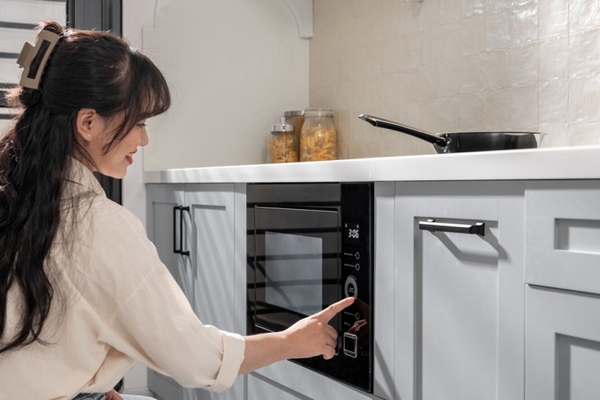 Cách tiết kiệm điện hiệu quả khi sử dụng các thiết bị bếp trong gia đình