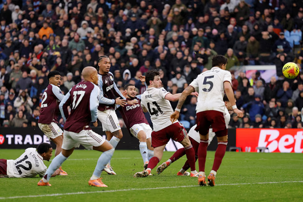 Arsenal 'ngã ngựa', Man City 'phả hơi nóng' vào cuộc đua vô địch Ngoại hạng Anh