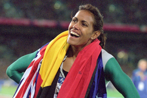 Biểu tượng Olympic nước Úc - Cathy Freeman bất ngờ ghé thăm Matildas trước thềm World Cup 2023