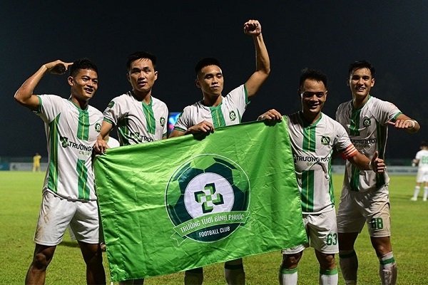 Đội bóng của HLV Nguyễn Anh Đức trở lại đường đua vô địch sau chiến thắng trên sân nhà