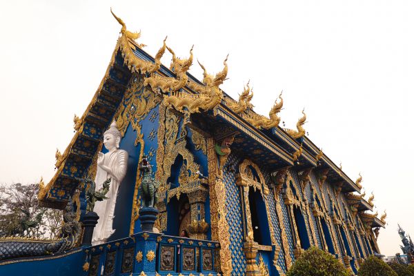 Đền Xanh Wat Rong Suea Ten  - Sự kết hợp giữa nghệ thuật và tôn giáo