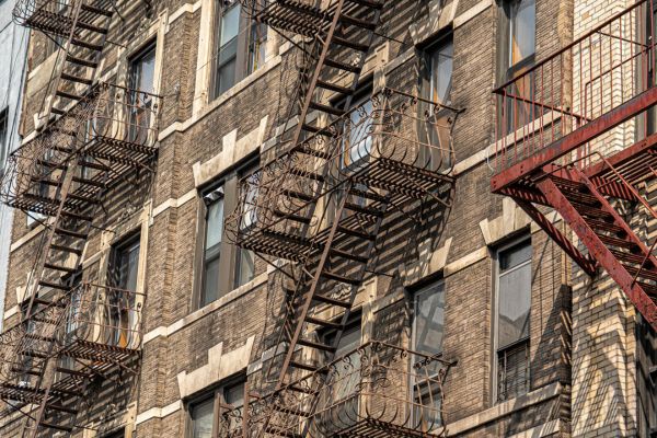 Sự thật đằng sau những chiếc thang thoát hiểm được xem là biểu tượng của thành phố New York