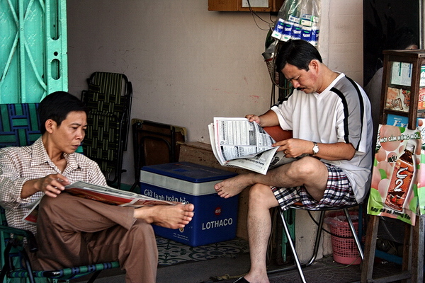 Người Sài Gòn đọc báo