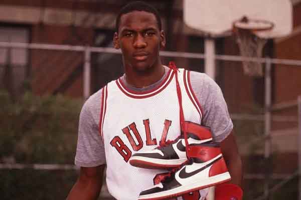 Huyền thoại Michael Jordan và đôi giày ông mang