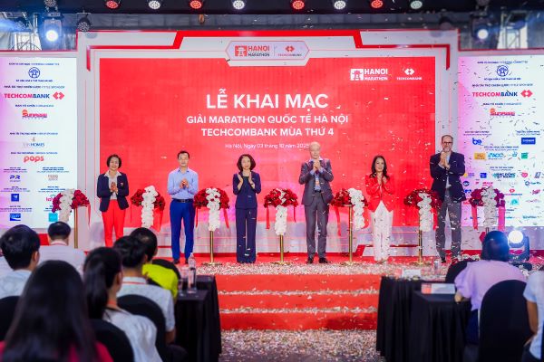 Hà Nội khai mạc Giải Marathon Quốc tế Techcombank 2025