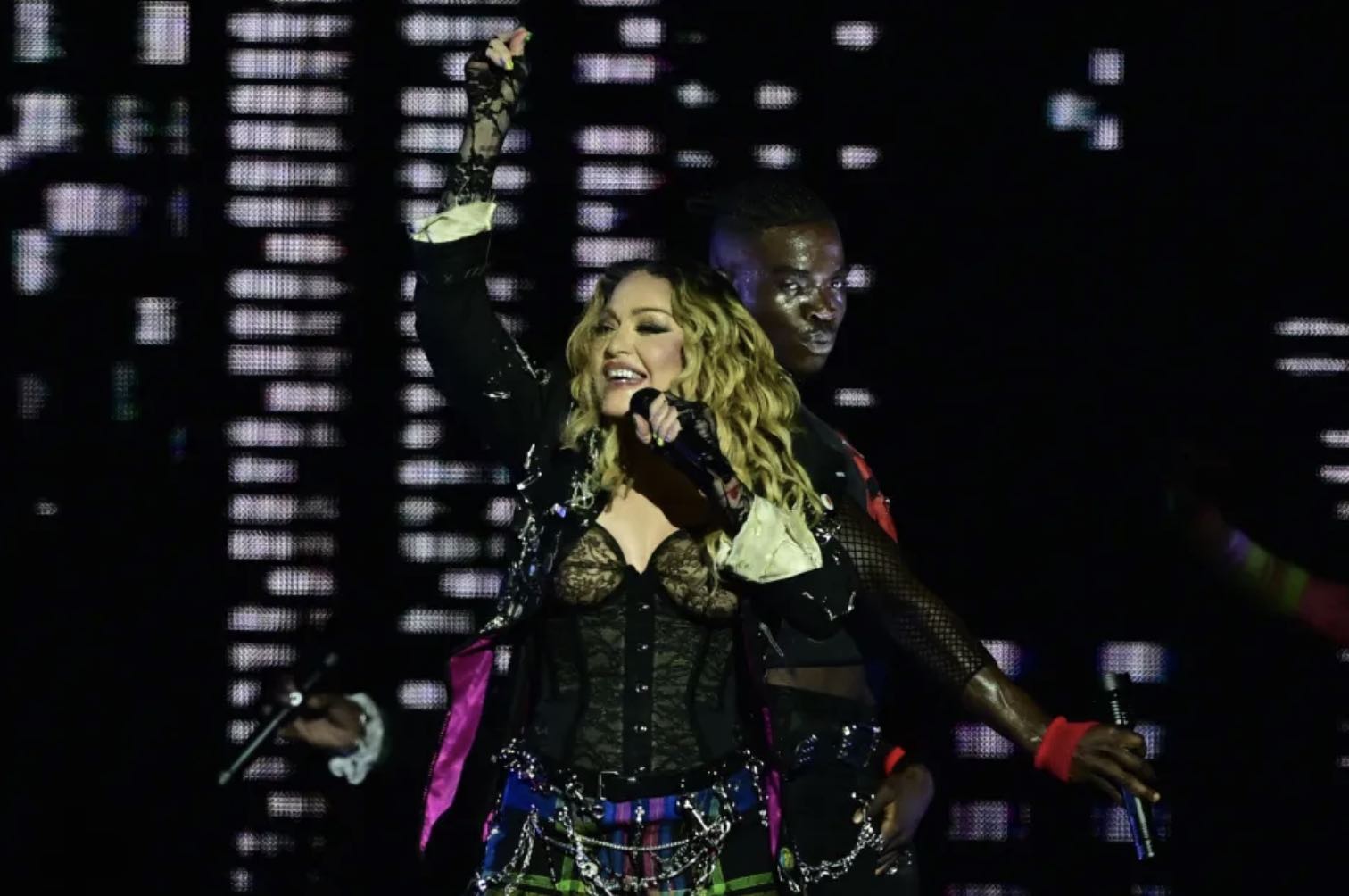 Madonna biểu diễn miễn phí cho 1,6 triệu người ở Brazil