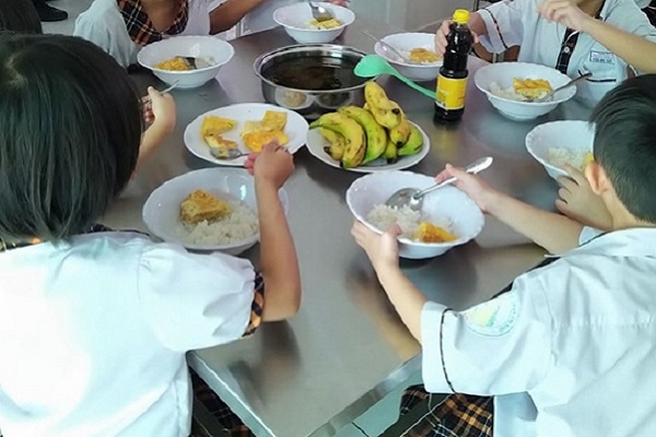 Phụ huynh bất an về chất lượng bữa ăn bán trú ở trường học 