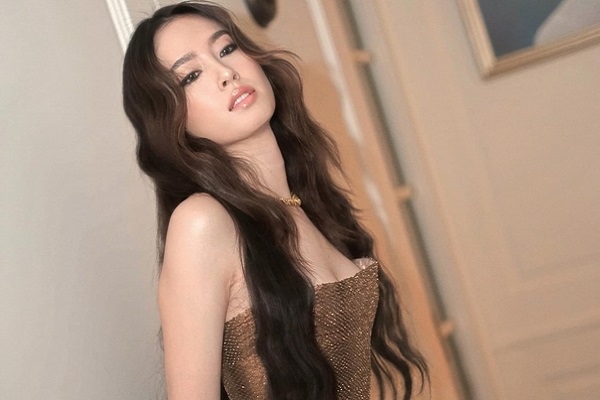 'Mê mẩn' trước dung nhan của 'Hoa hậu chuyển giới đẹp nhất Thái Lan'