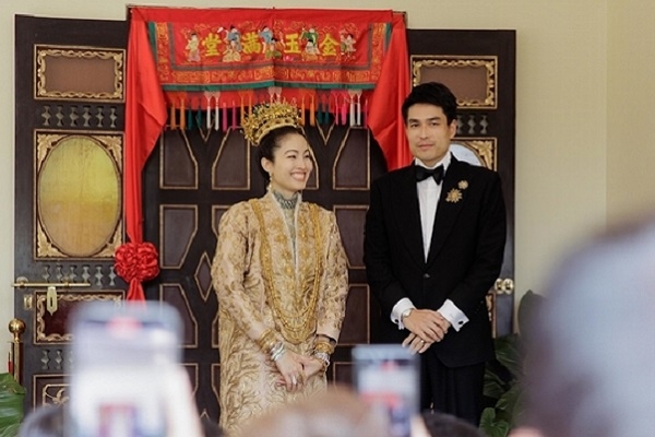 Hoa hậu chuyển giới đẹp nhất Thái Lan xúc động trong lễ cưới