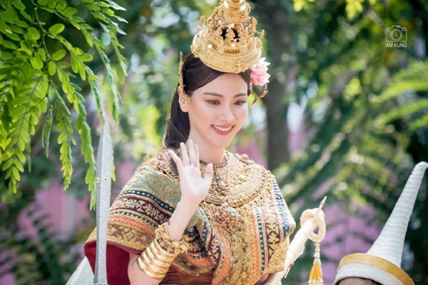 'Mỹ nhân đẹp nhất Thái Lan' hóa nữ thần Songkran 2023 