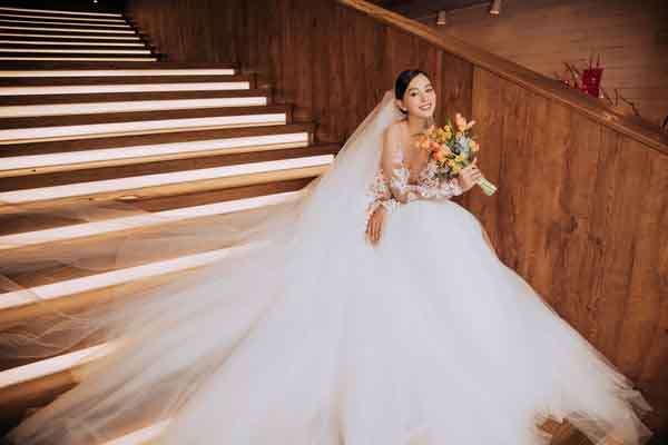 Hoa hậu Tiểu Vy hóa cô dâu xinh đẹp trong bộ ảnh mới