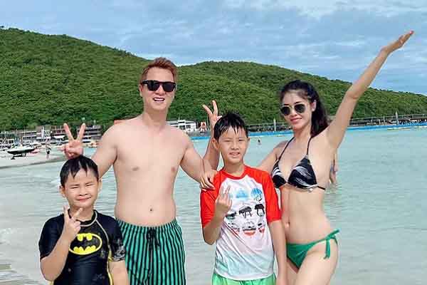 Gia đình Đăng Khôi - Thủy Anh hào hứng 'check-in' Thái Lan