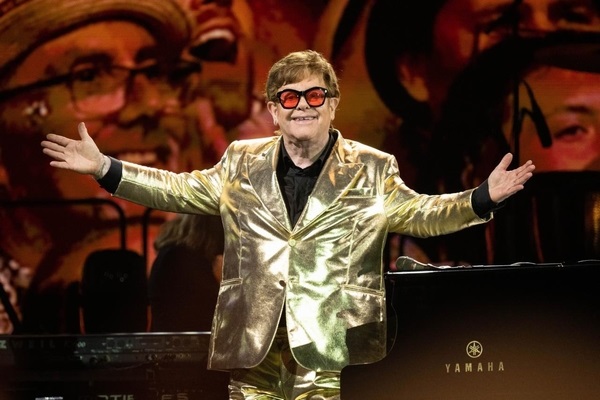 Hành trình 52 năm lưu diễn vòng quanh thế giới của Elton John