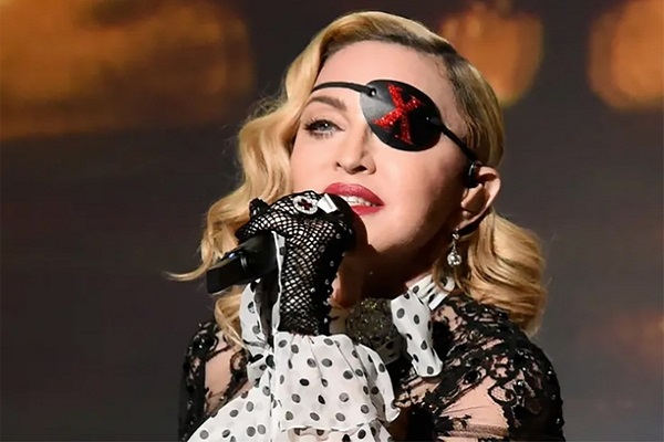 'Nữ hoàng nhạc pop' Madonna tái xuất sau biến cố sức khỏe? 