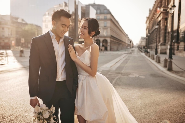 Á hậu Phương Anh 'xả kho' loạt ảnh cưới 'tình bể bình' tại Pháp 