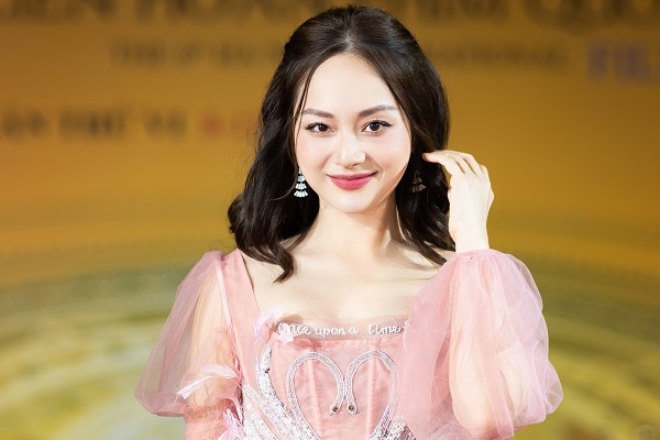Lan Phương hóa 'công chúa', đẹp lộng lẫy tại Liên hoan phim quốc tế Hà Nội 2022