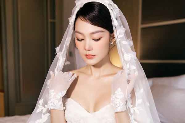 Minh Hằng xuất hiện trên mạng xã hội các thương hiệu váy cưới nổi tiếng
