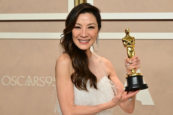 Dương Tử Quỳnh trở thành diễn viên châu Á đầu tiên giành giải Oscar cho 'Nữ diễn viên chính xuất sắc nhất'