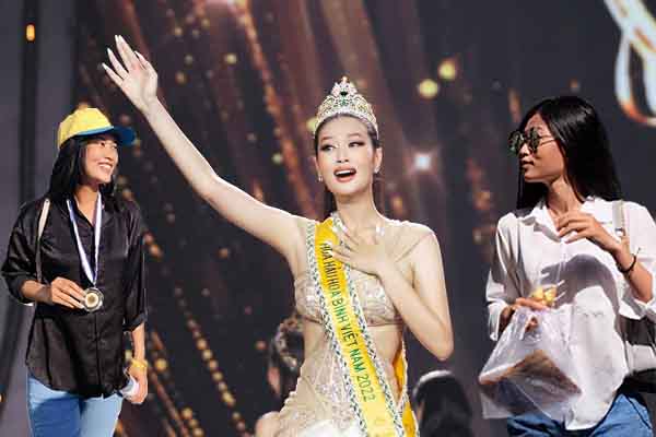 Chuyện hôm nay: Á hậu Hòa bình Campuchia từ bỏ danh hiệu; Hoa hậu Thiên Ân tham gia 'Sao nhập ngũ'?