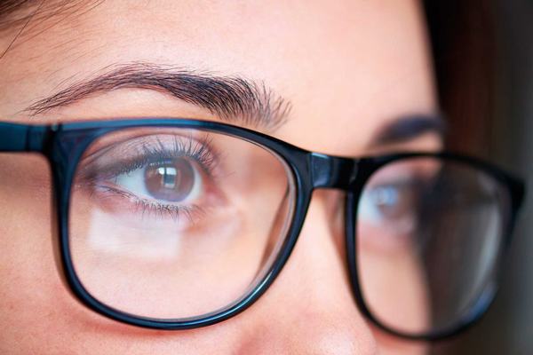 Vạch trần kính ánh sáng xanh không giúp đỡ mỏi mắt