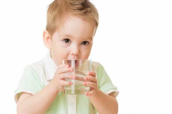 Suy giảm nhận thức ở trẻ em do dư thừa florua trong nước uống
