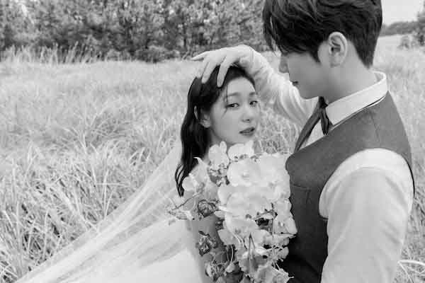 Ảnh cưới lung linh của nữ hoàng trượt băng Kim Yuna và chồng 
