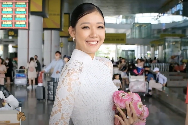 Á hậu Hoa Đan diện áo dài trắng đón các người đẹp thi Miss Tourism World 2022 đến Việt Nam