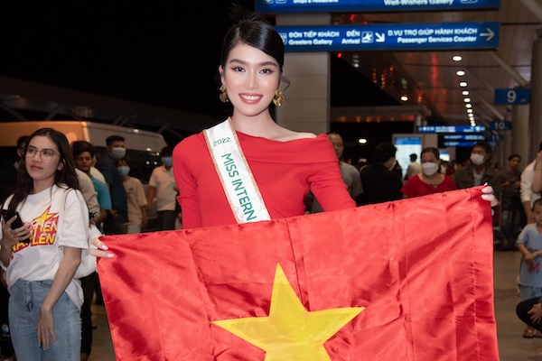Á hậu Phương Anh lên đường dự thi Miss International 2022