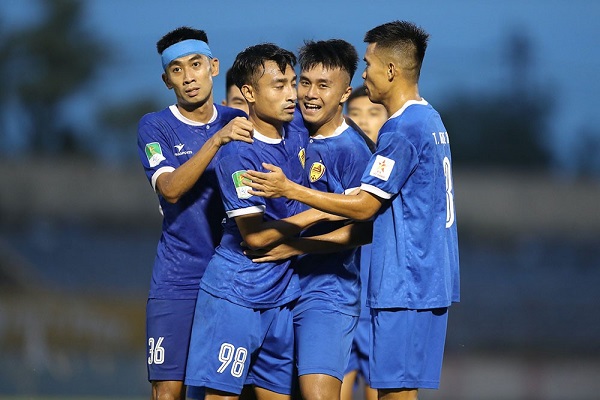 Giải bóng đá hạng nhất Quốc gia 2023: Quảng Nam xây chắc ngôi đầu, Bình Phước 'lâm nguy'