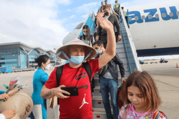 Doanh nghiệp tạm ngưng đón khách Nga đến Nha Trang