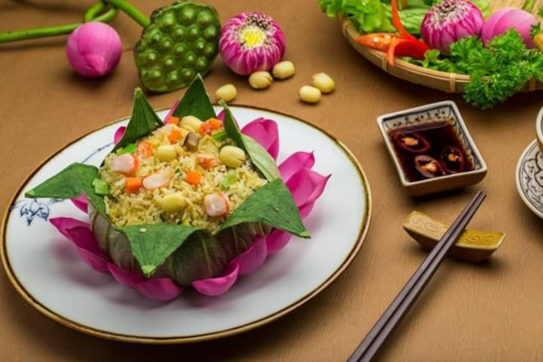 Cơm hấp lá sen – Gửi yêu thương mùa Vu Lan