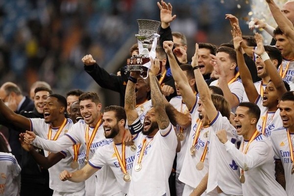 Marcelo đi vào lịch sử trong ngày Real giành danh hiệu