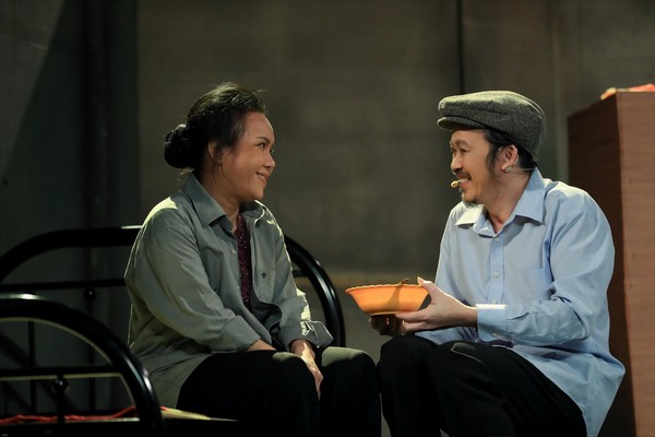 Việt Hương rơi nước mắt chia sẻ về lần hội ngộ Hoài Linh trên sân khấu kịch