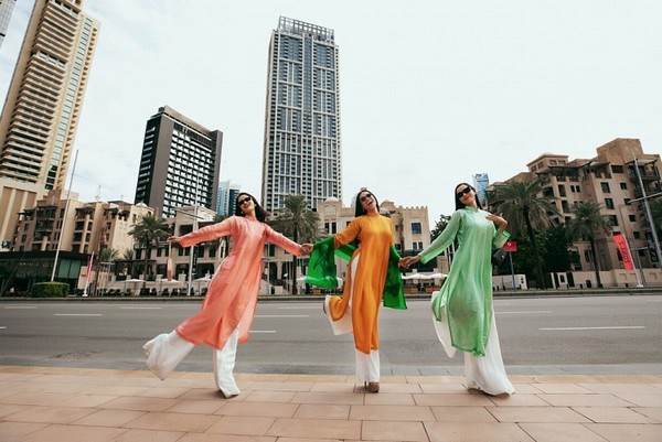 Diện áo dài 'sành điệu', dàn Hoa - Á hậu hoàn vũ Việt Nam high fashion tại Dubai 