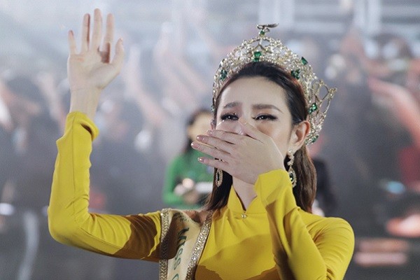 Hoa hậu Thùy Tiên hạnh phúc khi được khán giả quê nhà chào đón