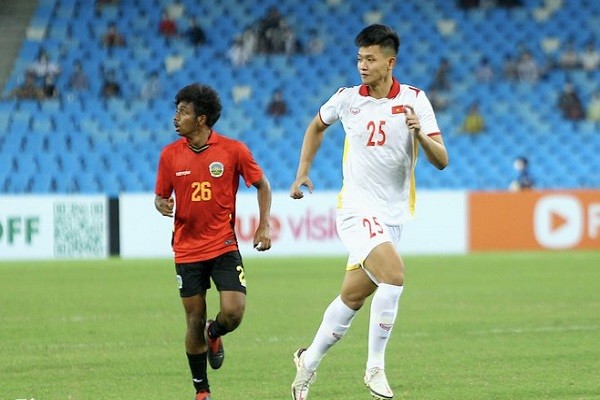 Thủ môn U23 Việt Nam vào sân đá tiền đạo