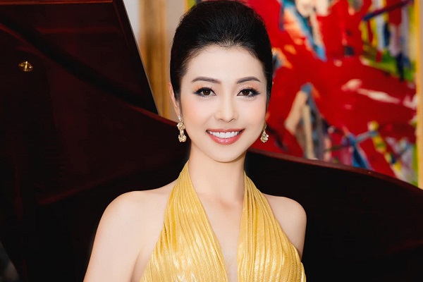 Nhan sắc Hoa hậu Jennifer Phạm sau 16 năm đăng quang
