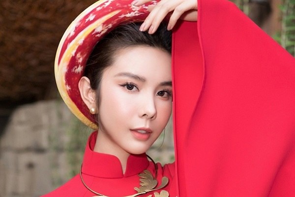 Hoa hậu Huỳnh Vy diện áo dài đỏ rực cùng dàn sao Việt tỏa sáng trên thảm đỏ