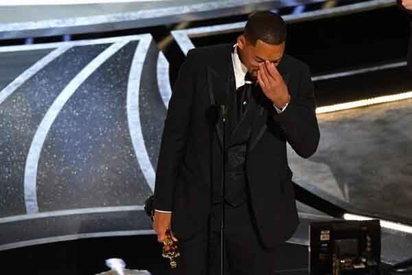 Will Smith bị yêu cầu rời Oscar 2022