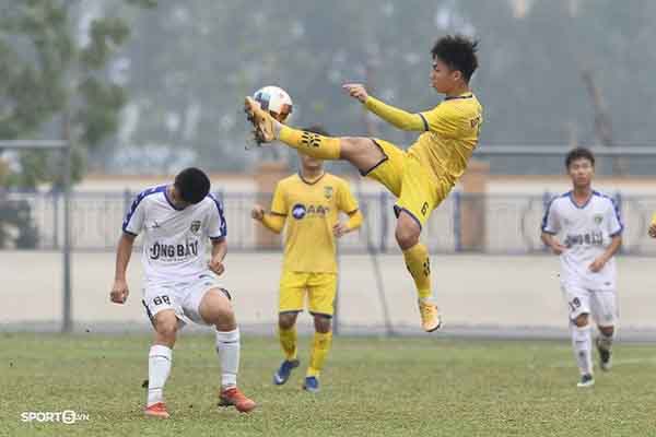 Cầu thủ U19 Nutifood tái hiện khoảnh khắc cảm xúc của Minh Vương ở vòng loại World Cup