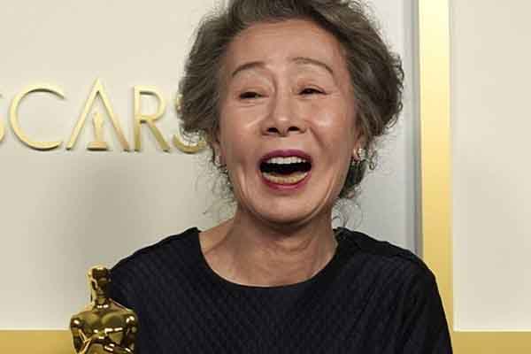 'Bà ngoại quốc dân' Yuh Jung Youn sẽ trao giải người thắng cuộc tại lễ Oscar 2022