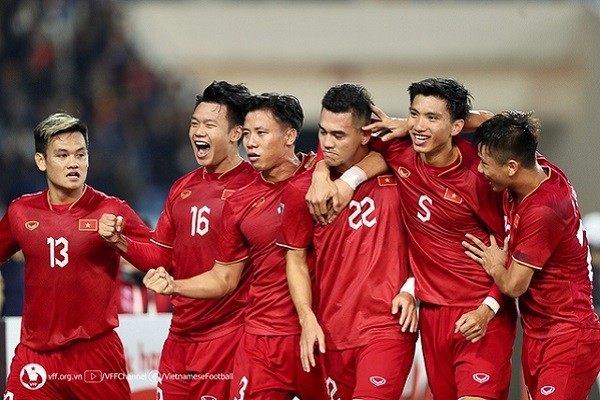 Vé xem đội tuyển Việt Nam đấu đội Hồng Kông và Syria rẻ bất ngờ, Quang Hải đã về nước