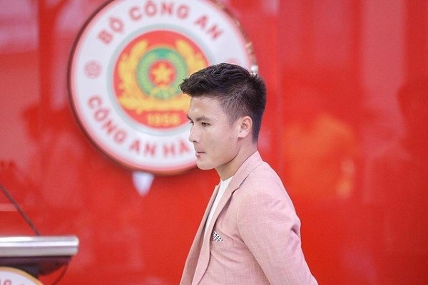 HLV Steve Darby: ‘Trở về V-League, Quang Hải lại là ngôi sao sáng giá’