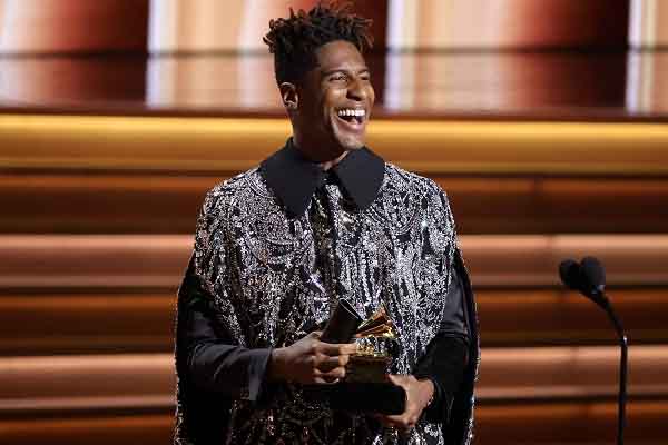 Grammy 2022: Nghệ sĩ da màu Jon Batiste thắng giải 'Album của năm'