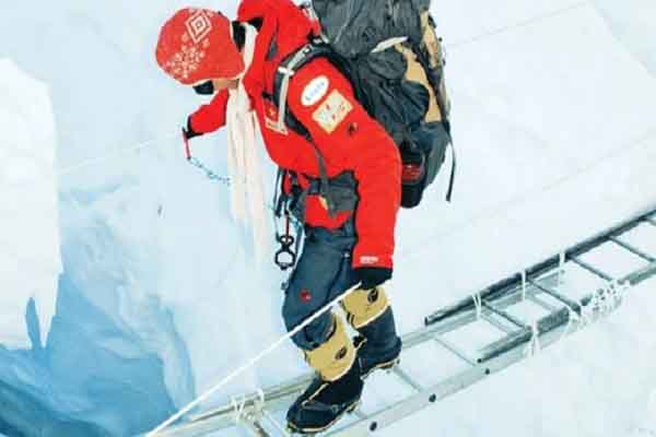Cuộc hội ngộ bất ngờ của hai người con đất Việt tại đỉnh Everest