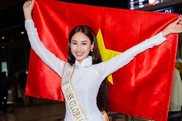 Đoàn Hồng Trang diện áo dài trắng trong ngày lên đường dự thi Miss Global 2022